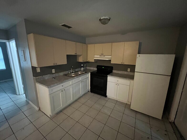 Building Photo - 1509 E Eskimo Ave