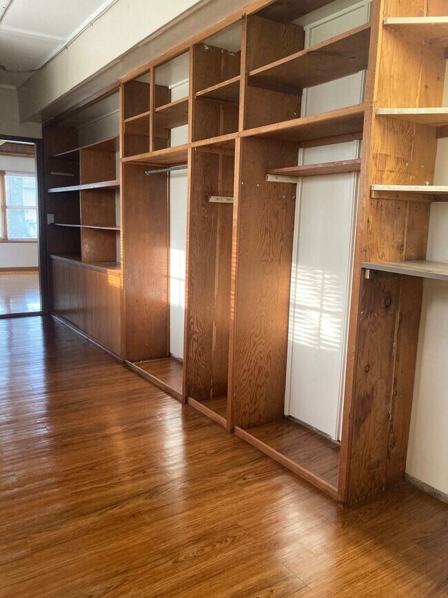 Building Photo - 2718-2720 S. Stewart