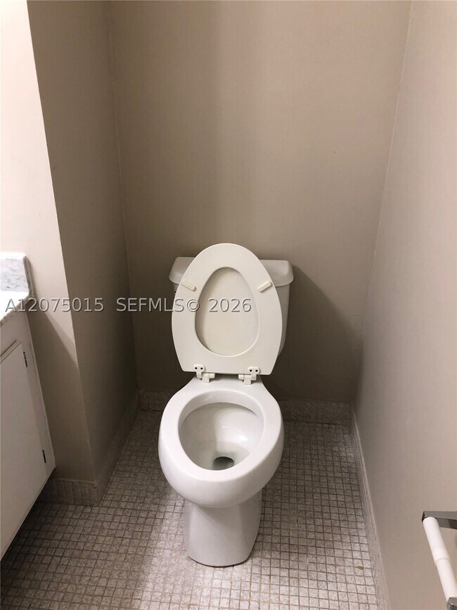 Building Photo - 1300 NE Miami Gardens Dr