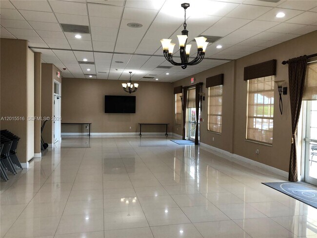 Building Photo - 693 Live Oak Ln