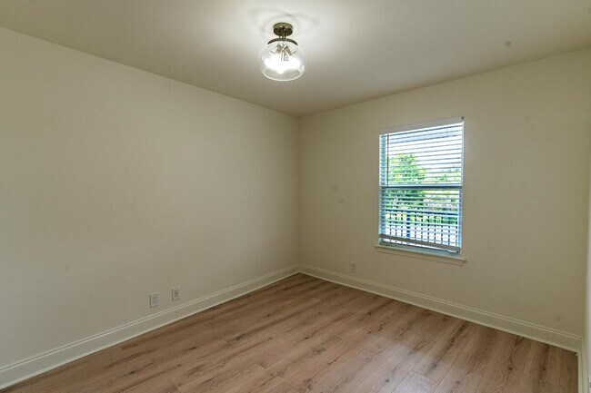 Building Photo - 5458 Via Delray Blvd
