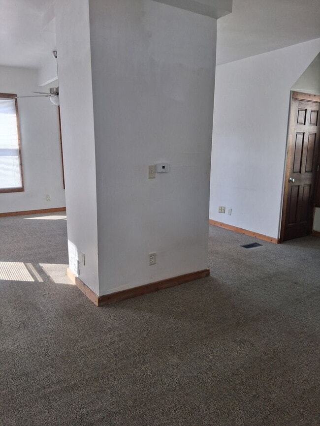 Building Photo - Charming 2-Bedroom Home in Rockford – Upda...