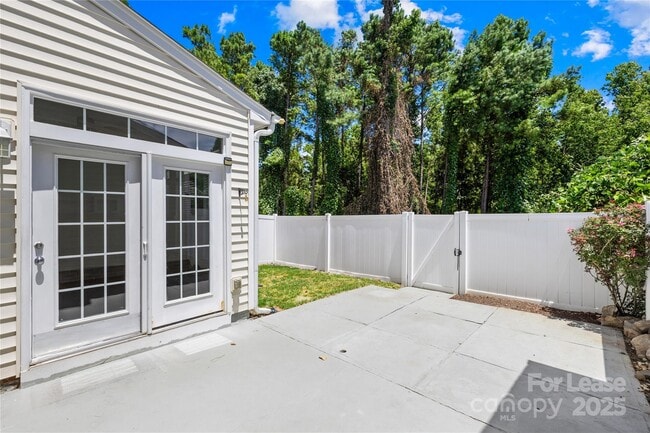 Building Photo - 709 Prospect Lane