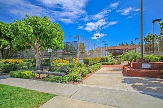 Building Photo - 1040 W MacArthur Blvd