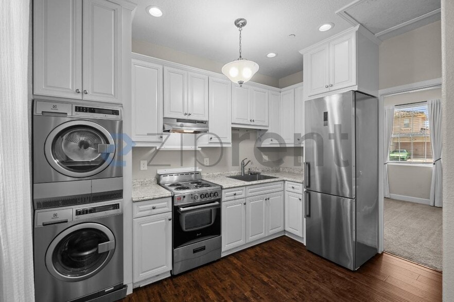 Building Photo - Unit