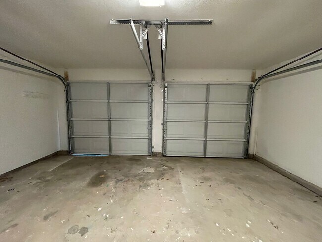 Building Photo - 4615 Gladstone Dr