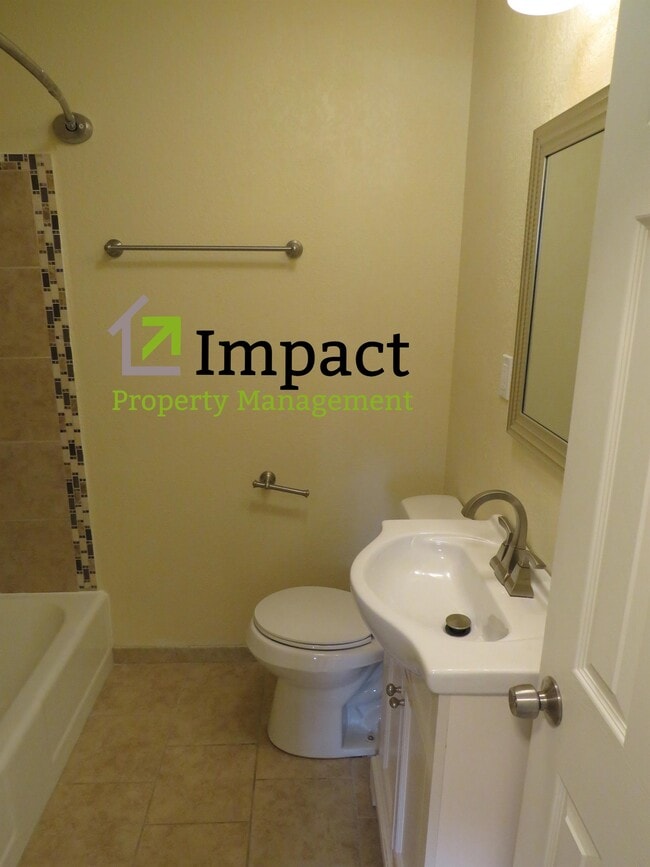 Building Photo - 5564 E Utah Pl