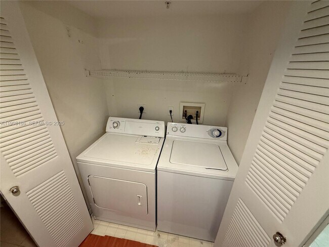 Building Photo - 1900 Van Buren St