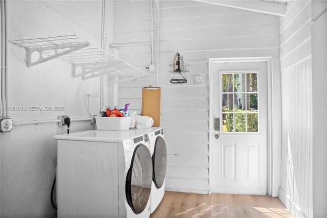 Building Photo - 253 N Coconut Ln