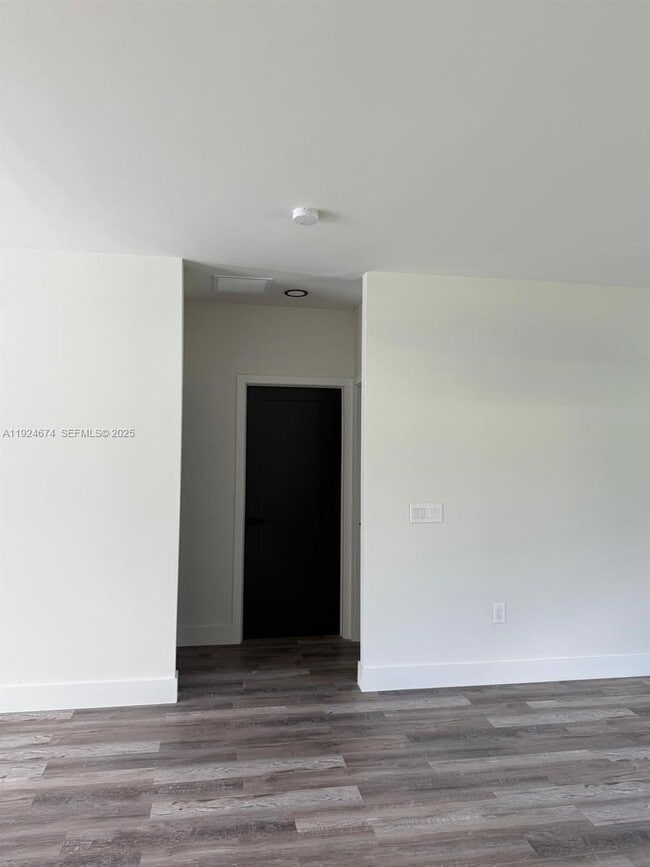 Building Photo - 710 Bedford Point Ave