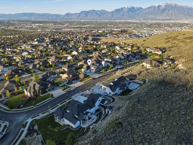 Building Photo - Luxurious Herriman 6 Bed with Indoor Court, Theater & Stunning Views!!!