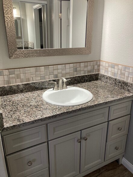 Building Photo - 5033 Vivaldi Dr