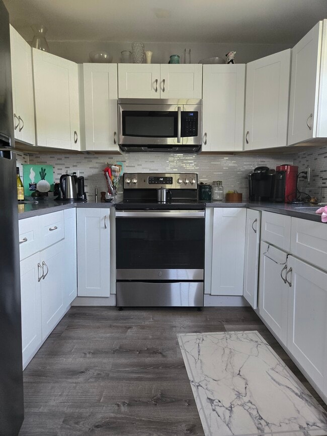 Building Photo - 15 Plandome Pl