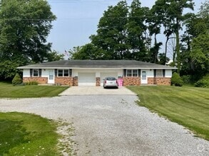 Building Photo - ONTARIO SCHOOLS - 2BR 1BA HALF DUPLEX!