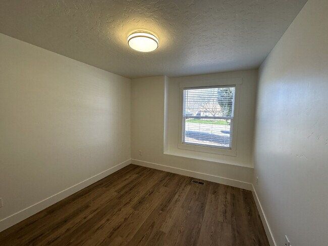 Building Photo - "Charming 3-Bedroom Oasis with Granite Touches in Meridian!"