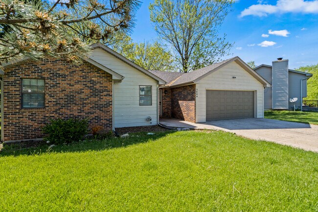 Building Photo - 3609 Madera Dr
