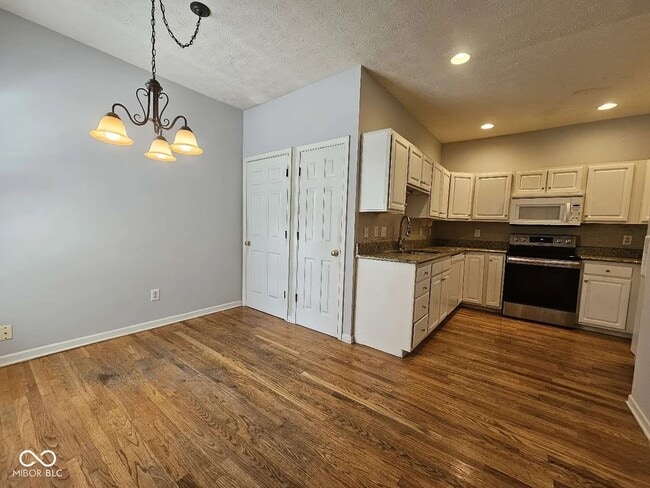 Building Photo - 5757 Spruce Knoll Ct