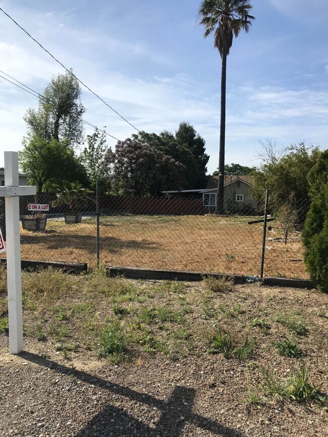 Building Photo - Large Yard! Must see 3bed 2bath Fontana home!!