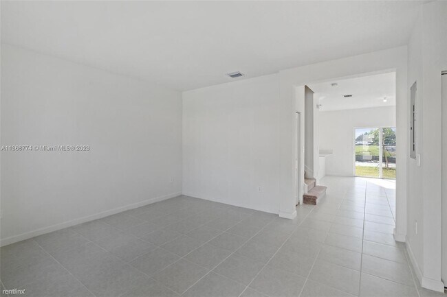 Building Photo - 3 br, 2.5 bath Townhome - 12725 NW 24th Ave