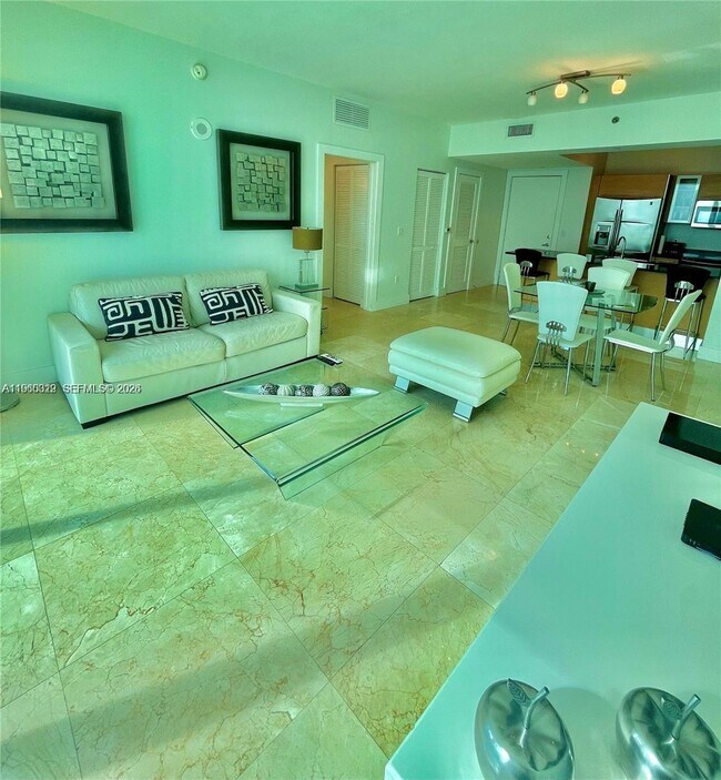 Building Photo - 950 Brickell Bay Dr