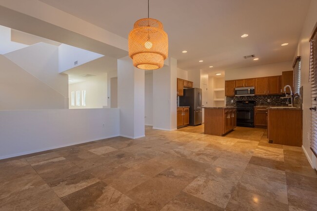 Building Photo - 4 Bedroom 3 Bathroom