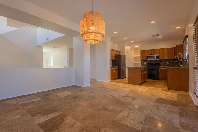 Building Photo - SHOWING SATURDAY 04/25 @ NOON. MUST TEXT AGENT!