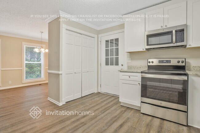 Building Photo - 5789 Chisholm Trail SW