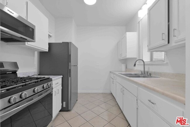 Building Photo - 2452 W 18th St