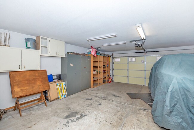 Building Photo - Spacious 2-Bedroom Home with Room to Roam ...