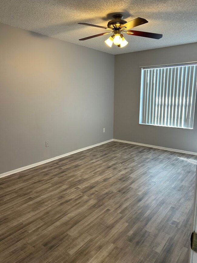 Building Photo - Open Concept 2bed 2bath updated condo centrally located in South Daytona for $1350 per Month!