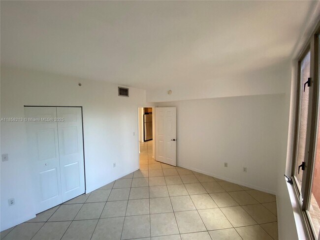 Building Photo - 2630 SW 28th St