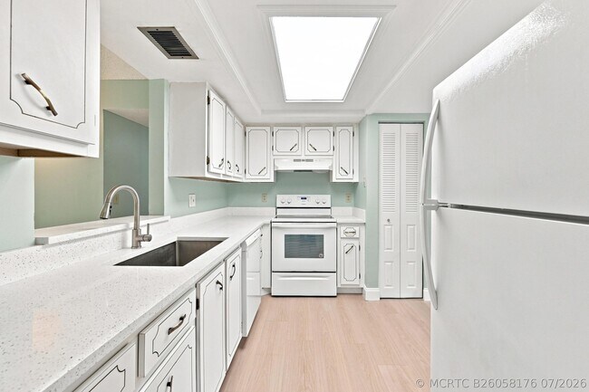 Building Photo - 950 NW 80th Ave