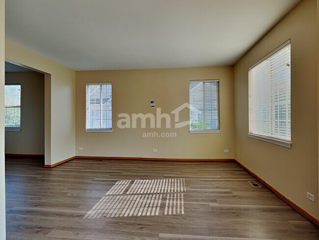 Building Photo - 1217 Violet Ln