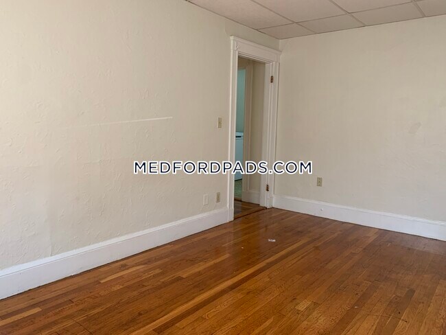 Building Photo - 63 Fellsway W