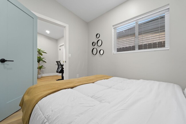 Building Photo - ? Modern 1 Bedroom in National City – Furn...