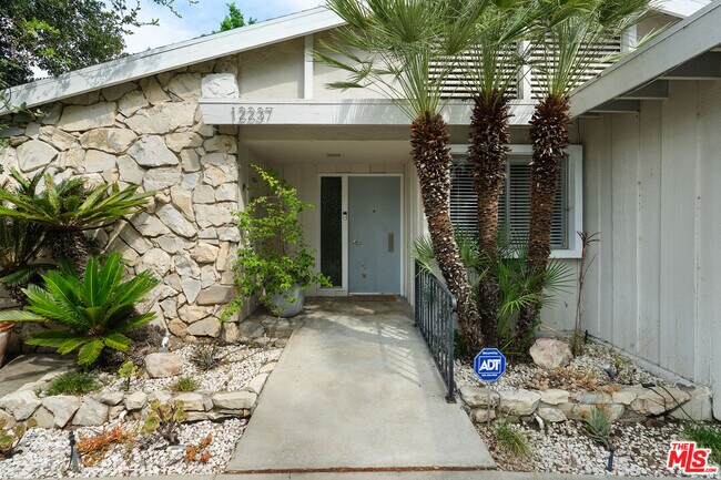 Building Photo - 12237 Hesby St