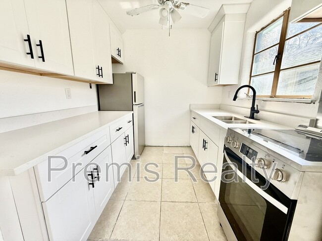 Building Photo - 7960 Boca Ciega Dr