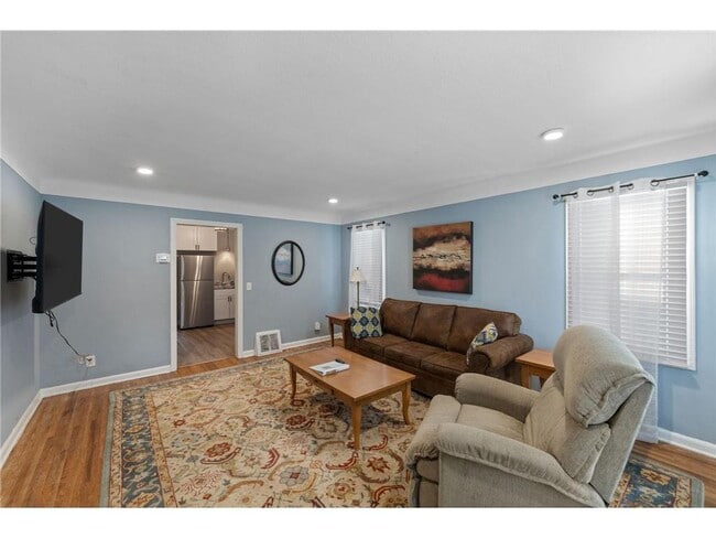 Building Photo - 4042 Lake Rd Ave