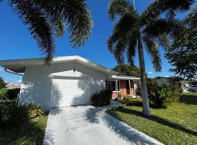 Primary Photo - 2 Bedroom 1 Bathroom with fenced yard