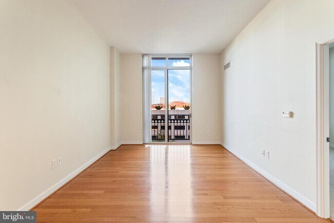 Building Photo - 155 Potomac Passage