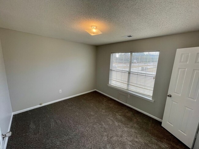 Building Photo - AVAILABLE MID-MARCH 2026! (Pet Friendly)