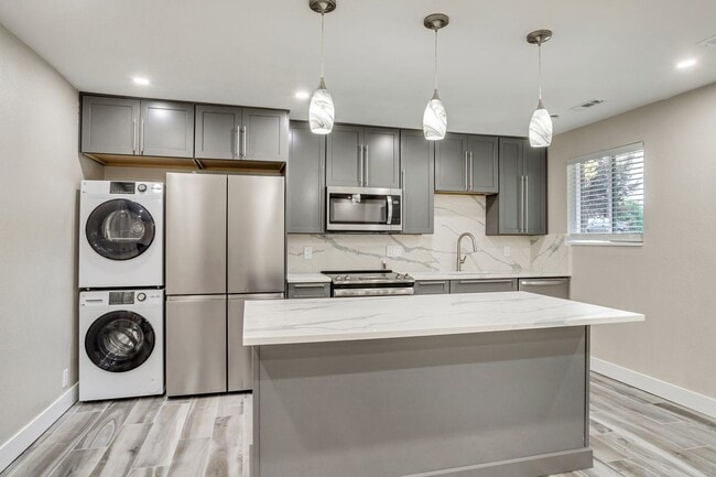 Interior Photo - 4371 / 4365 S Fairbourne Ave