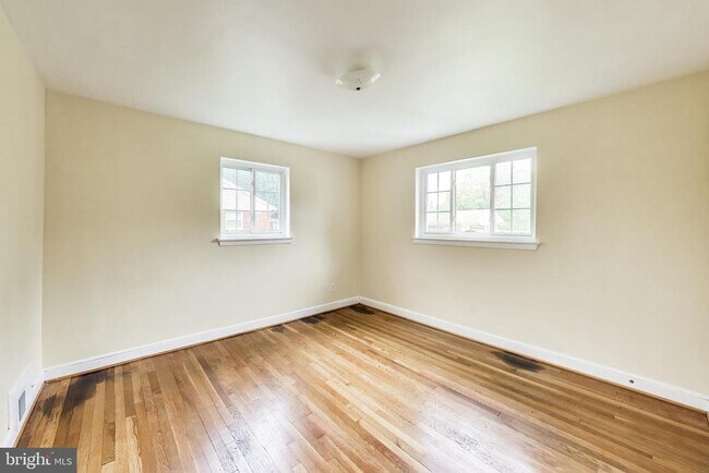 Building Photo - 7215 Normandy Ln