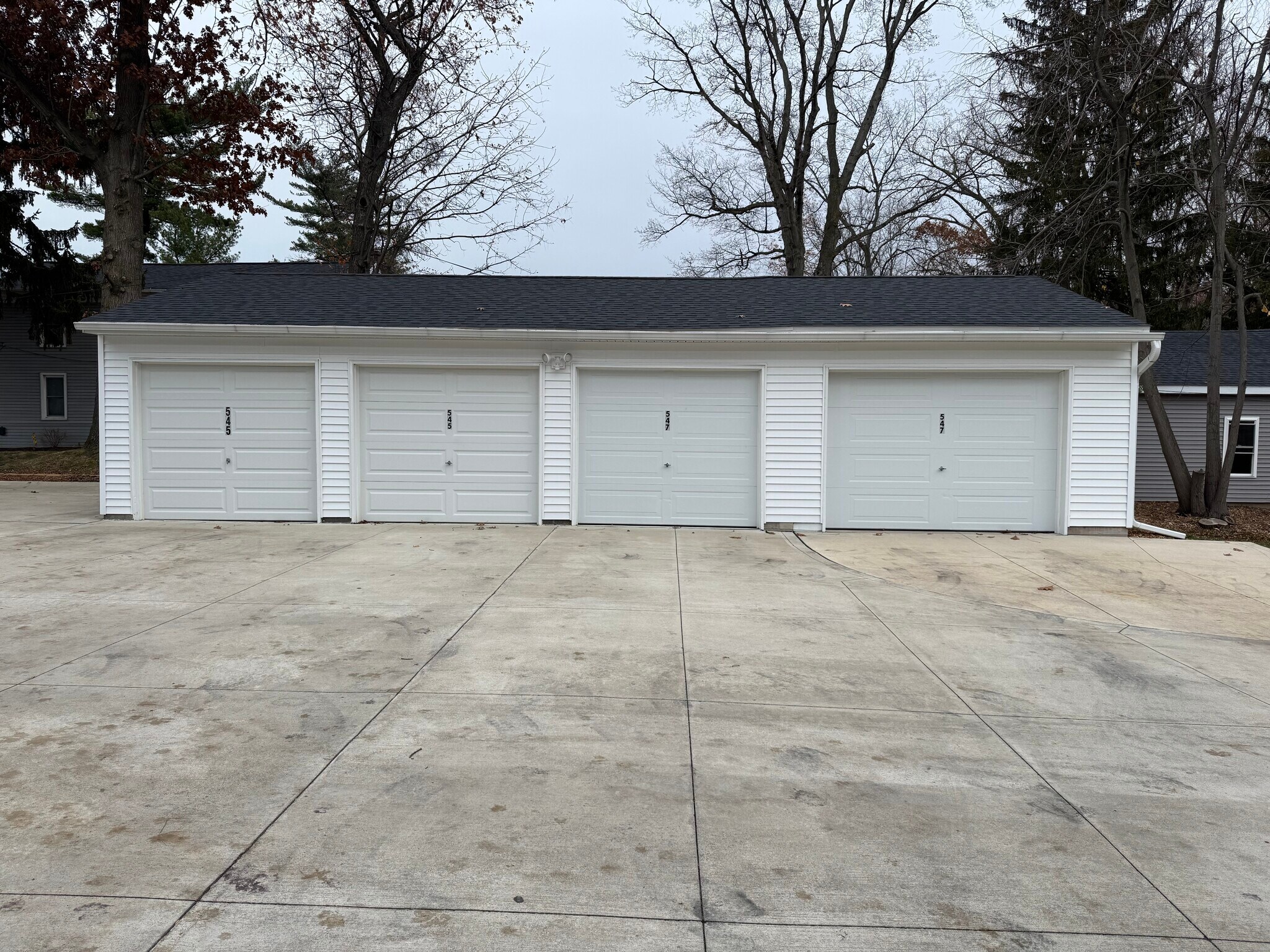 Building Photo - 545 Mentor Ave