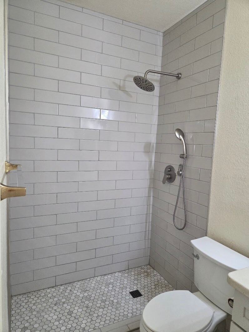 Guest Bath Shower - 6411 W Adobe Dr