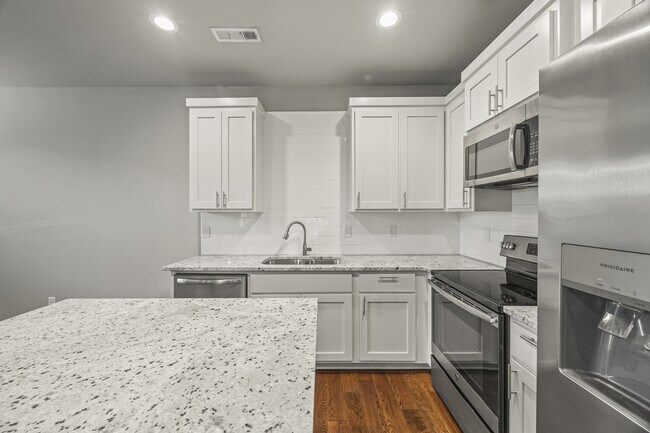 Building Photo - 2051 S Florida Way