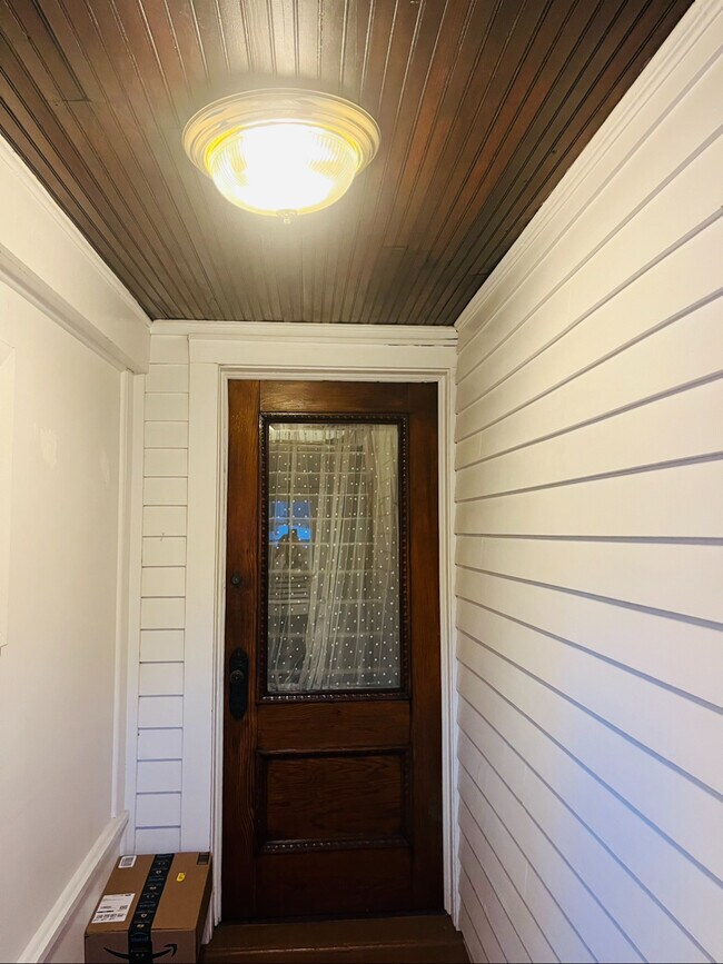 Foyer/ Front Door - 90 Union Ave