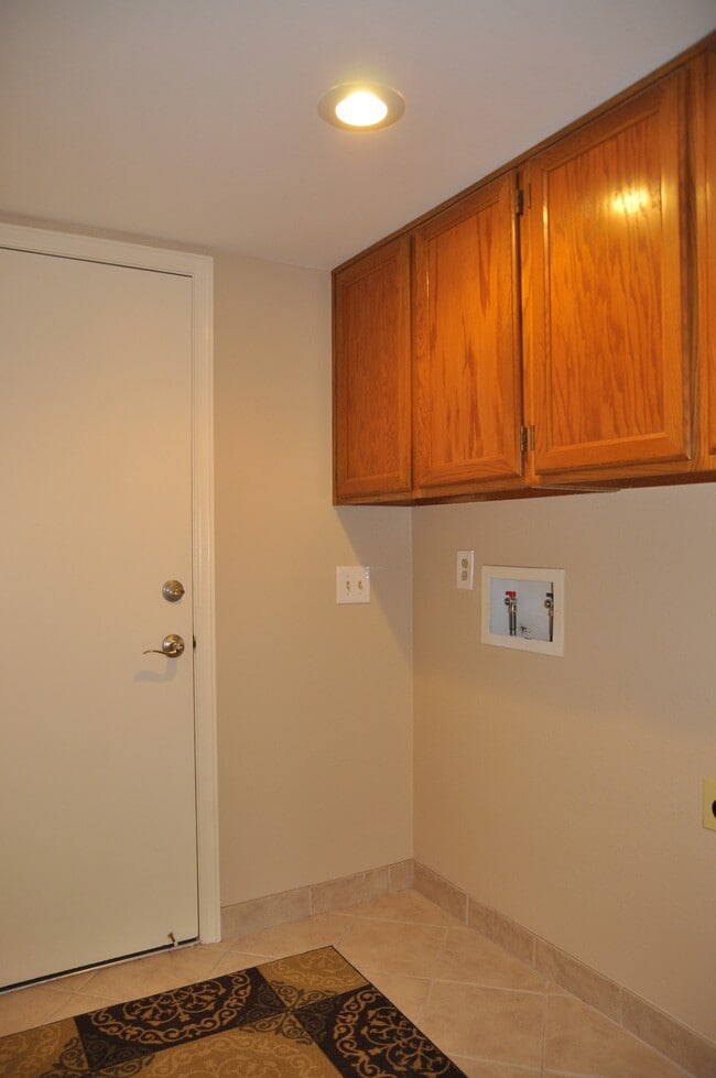 Building Photo - 1443 Briar Cir
