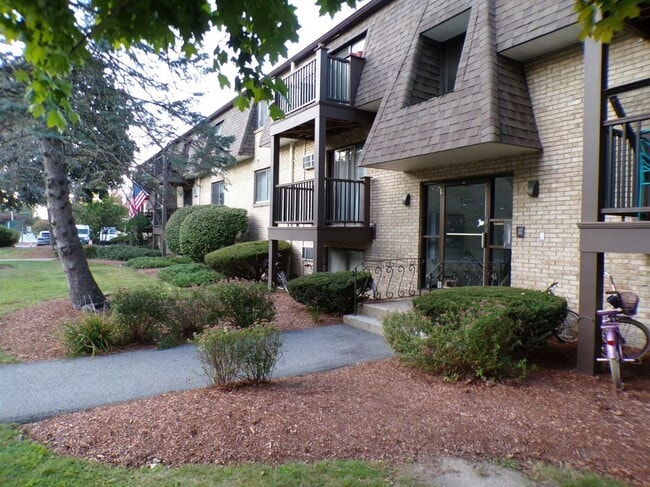 Building Photo - 9 Tiffany Rd