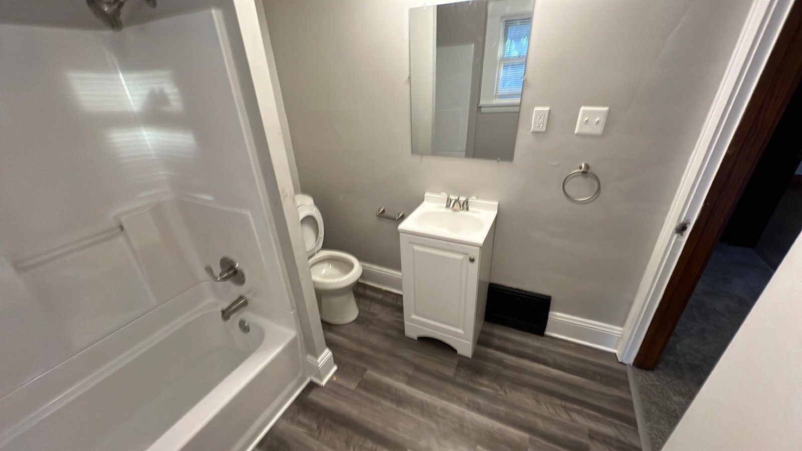 Building Photo - 592 Sanford Ave